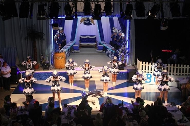 Blau-Wei&szlig; toppt den Ballermann