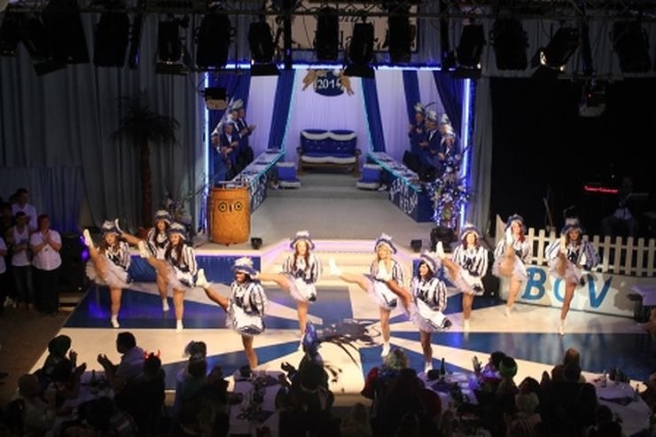 Blau-Wei&szlig; toppt den Ballermann