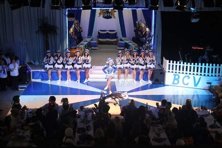 Blau-Wei&szlig; toppt den Ballermann