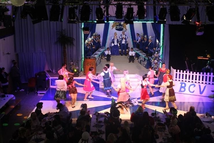 Blau-Wei&szlig; toppt den Ballermann