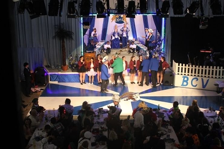 Blau-Wei&szlig; toppt den Ballermann