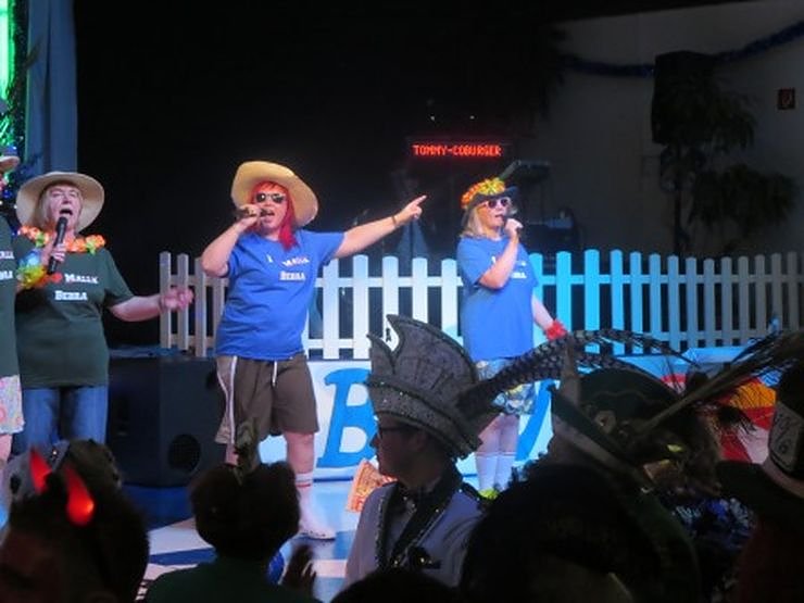 Blau-Wei&szlig; toppt den Ballermann