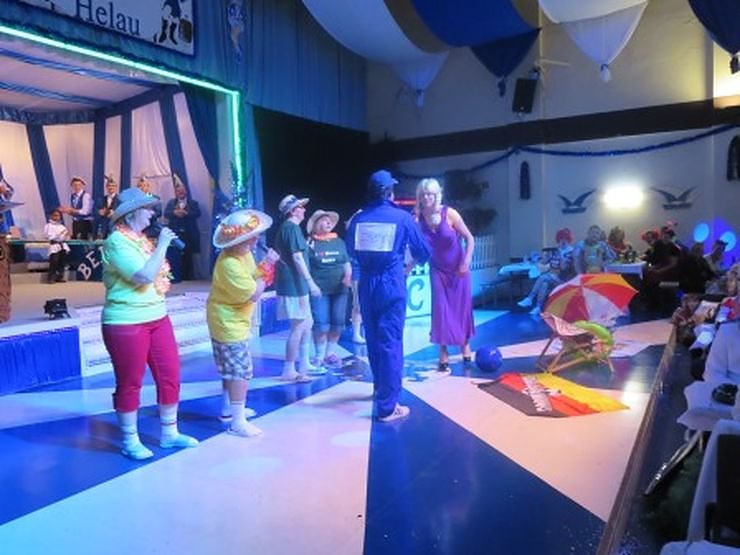 Blau-Wei&szlig; toppt den Ballermann