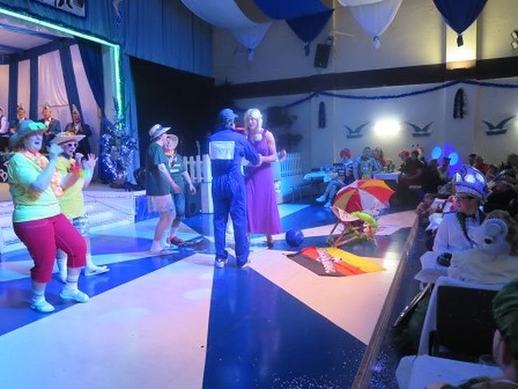 Blau-Wei&szlig; toppt den Ballermann