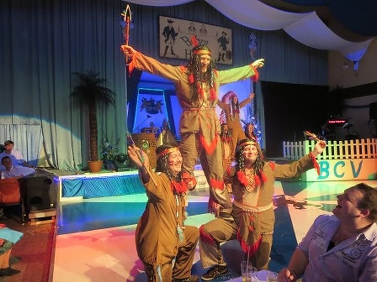 Blau-Wei&szlig; toppt den Ballermann