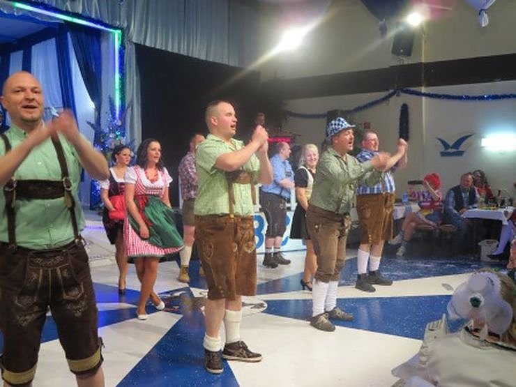 Blau-Wei&szlig; toppt den Ballermann (2)