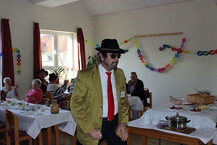 Wieder n&auml;rrisch gefr&uuml;hst&uuml;ckt