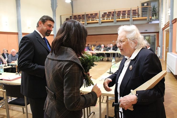 Ehrengabe &uuml;berreicht