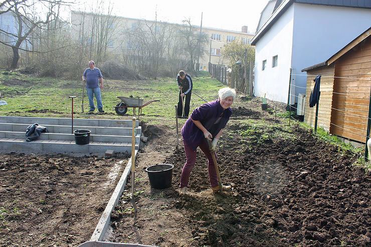 F&uuml;r Schulgarten gebuddelt