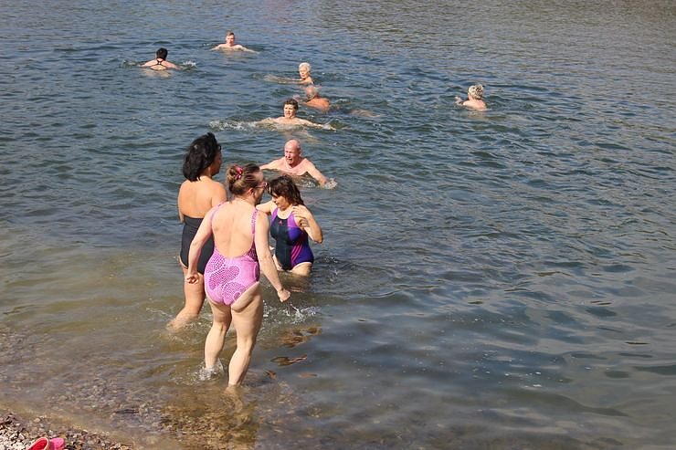 K&uuml;hl beim Anbaden