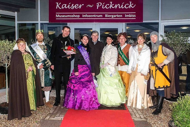 Schl&uuml;ssel am Kyffh&auml;user &uuml;bergeben