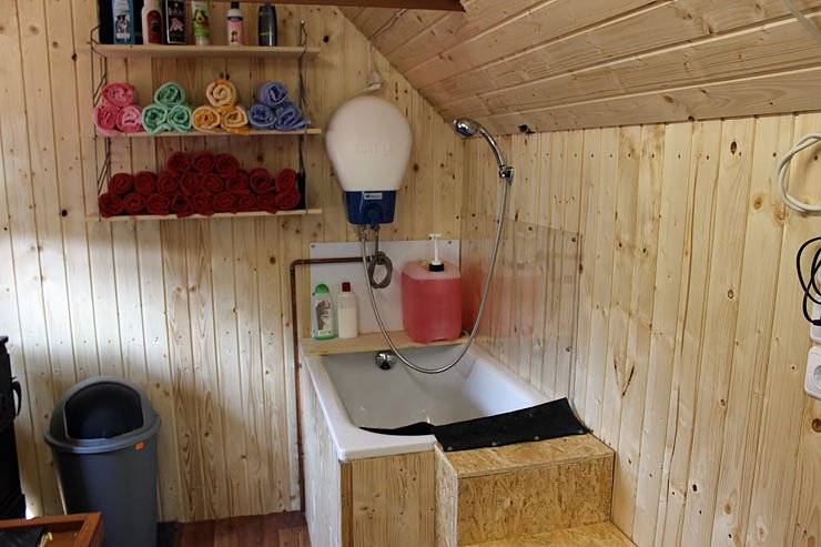 Hundesalon im Zirkuswagen