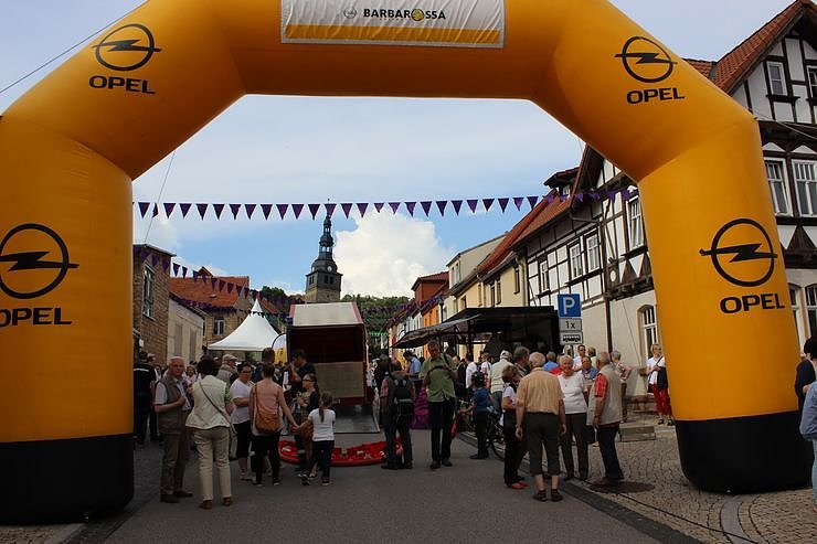 &Uuml;ber 3.000 B&auml;lle rollten 