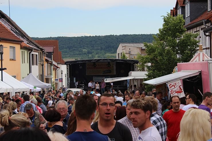 &Uuml;ber 3.000 B&auml;lle rollten 