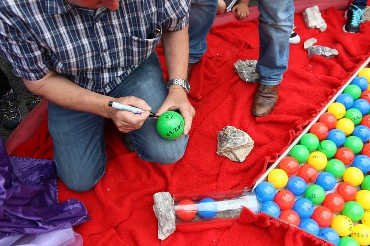 &Uuml;ber 3.000 B&auml;lle rollten 