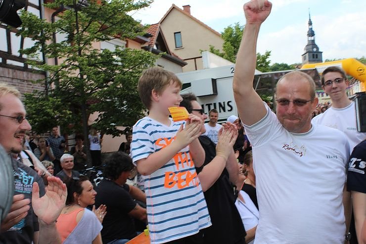 &Uuml;ber 3.000 B&auml;lle rollten 