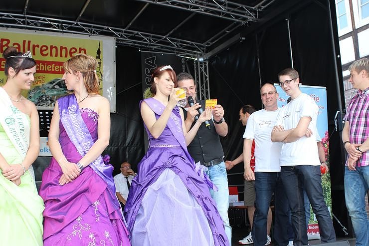 &Uuml;ber 3.000 B&auml;lle rollten 