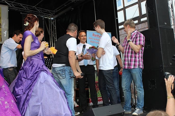 &Uuml;ber 3.000 B&auml;lle rollten 