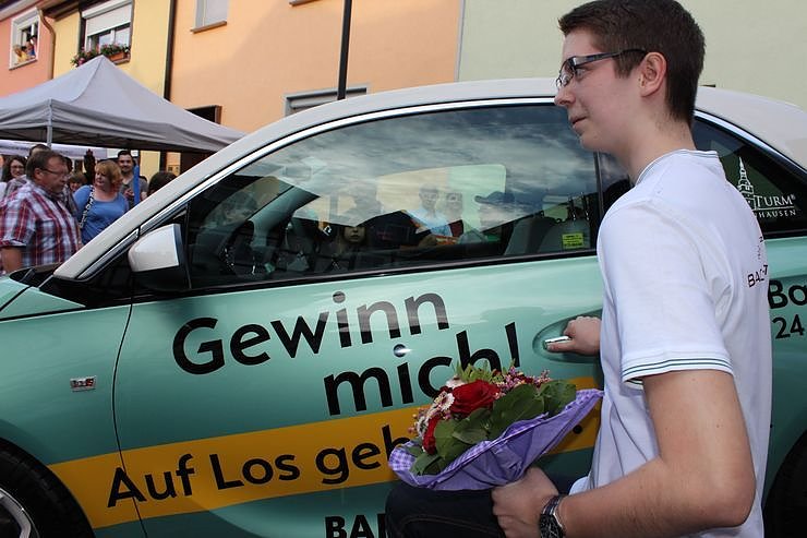 &Uuml;ber 3.000 B&auml;lle rollten 