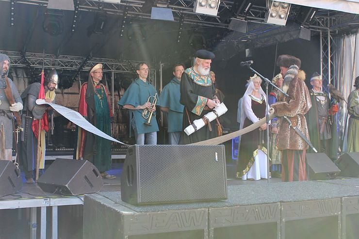 Fortsetzung mit Markttreiben