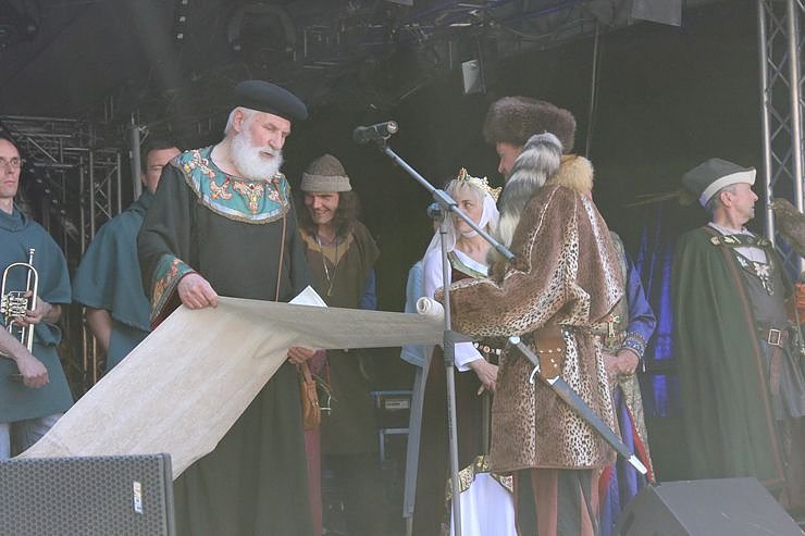 Fortsetzung mit Markttreiben