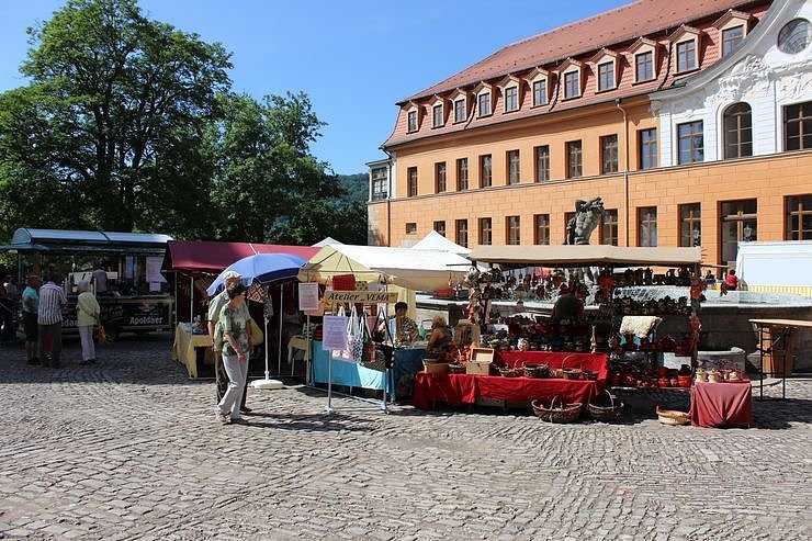 Fortsetzung mit Markttreiben