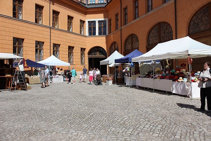 Fortsetzung mit Markttreiben