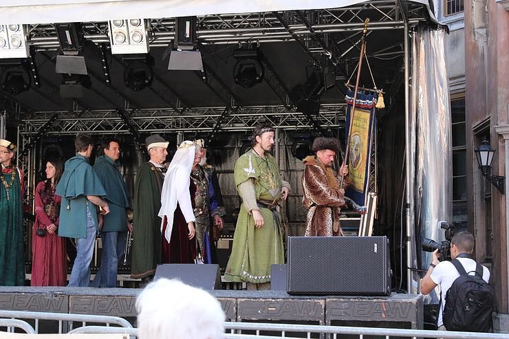 Fortsetzung mit Markttreiben