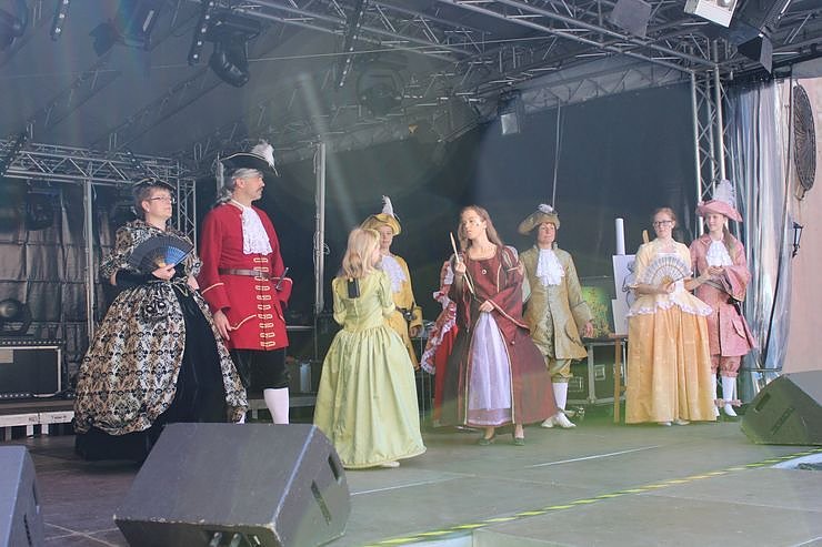 Fortsetzung mit Markttreiben