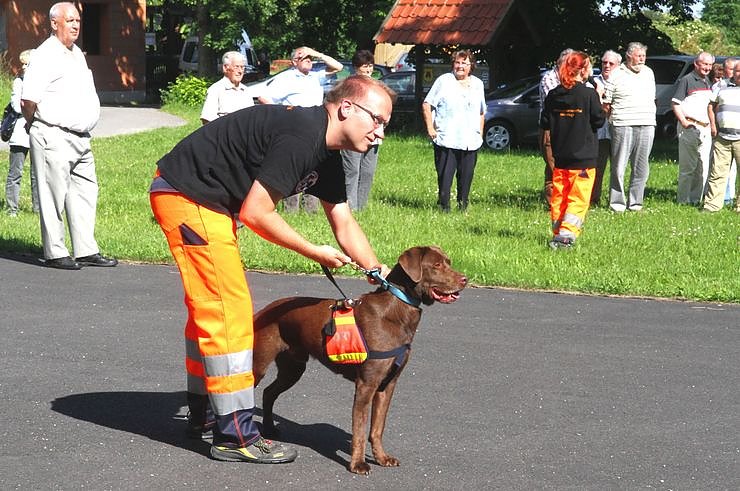 Rettungshundestaffel begeisterte Alterskameraden.