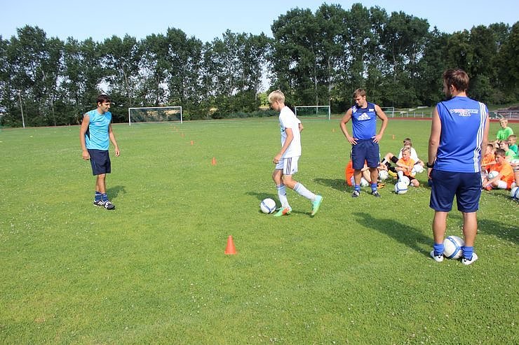 Volles Training bei der Fu&szlig;ballschule