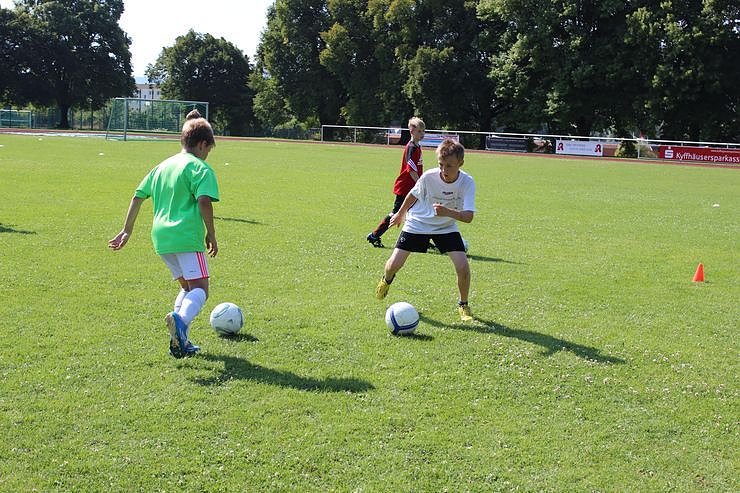 Volles Training bei der Fu&szlig;ballschule