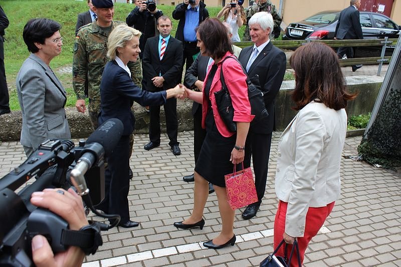 Gespr&auml;che mit der Verteidigungsministerin