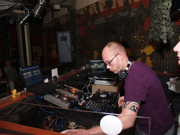 Geflegtes Klopfen in der Webe.nnz-City Scout on Tour