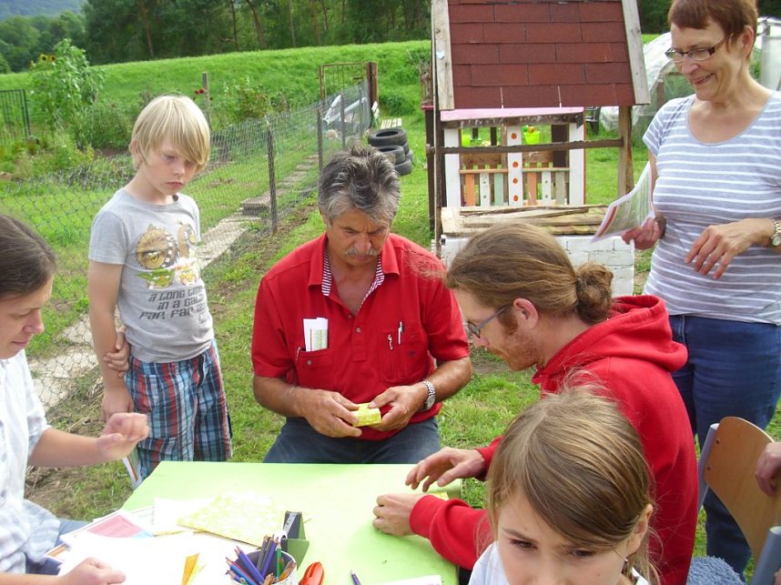 Spielenachmittag in Gartenanlage