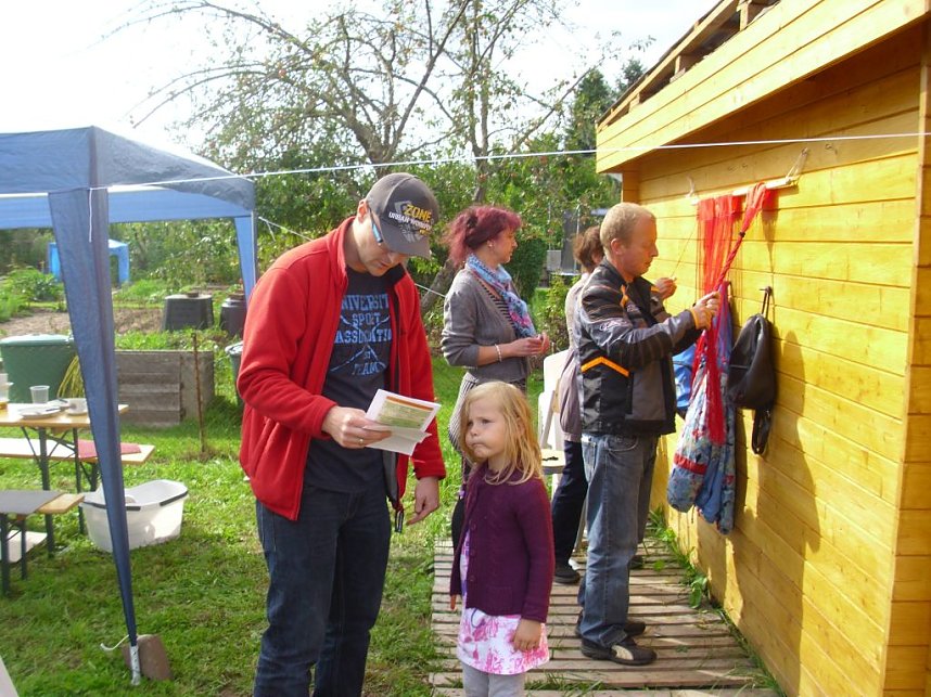 Spielenachmittag in Gartenanlage