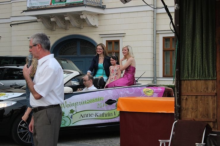Weinfest bei Traumwetter er&ouml;ffnet