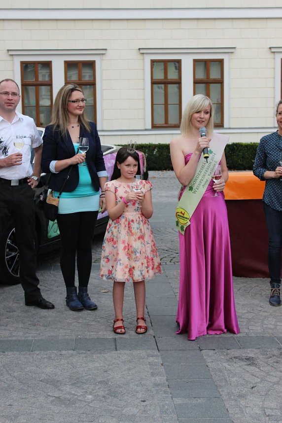 Weinfest bei Traumwetter er&ouml;ffnet