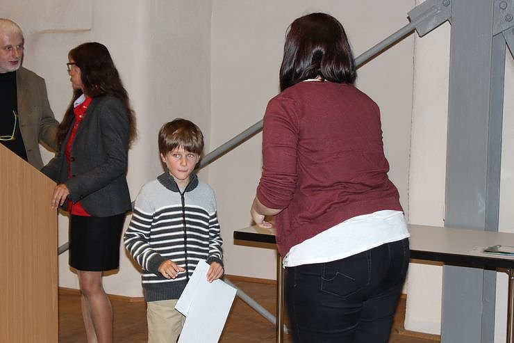 100 Werke der 8. JugendKunstBiennale