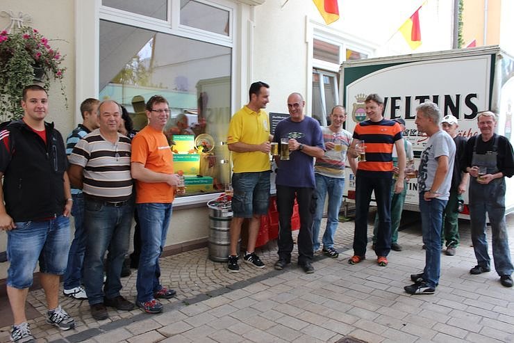 Hausm&auml;nner laden zum Bauernmarkt ein