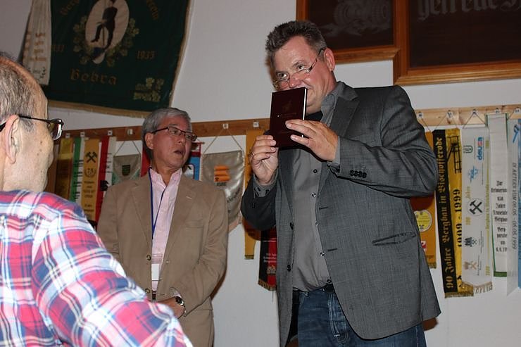 M&auml;nnerchor aus Japan begr&uuml;&szlig;t