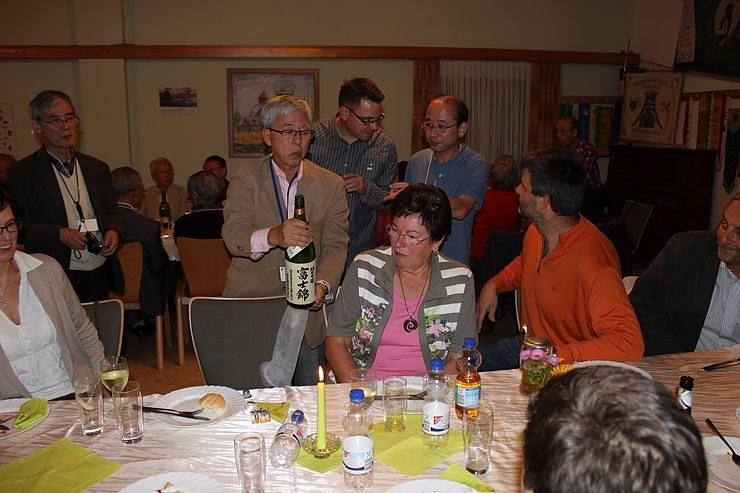 M&auml;nnerchor aus Japan begr&uuml;&szlig;t