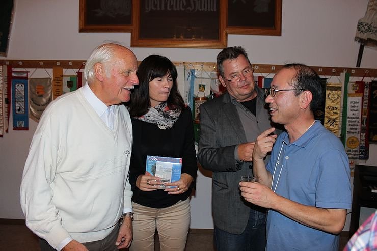 M&auml;nnerchor aus Japan begr&uuml;&szlig;t