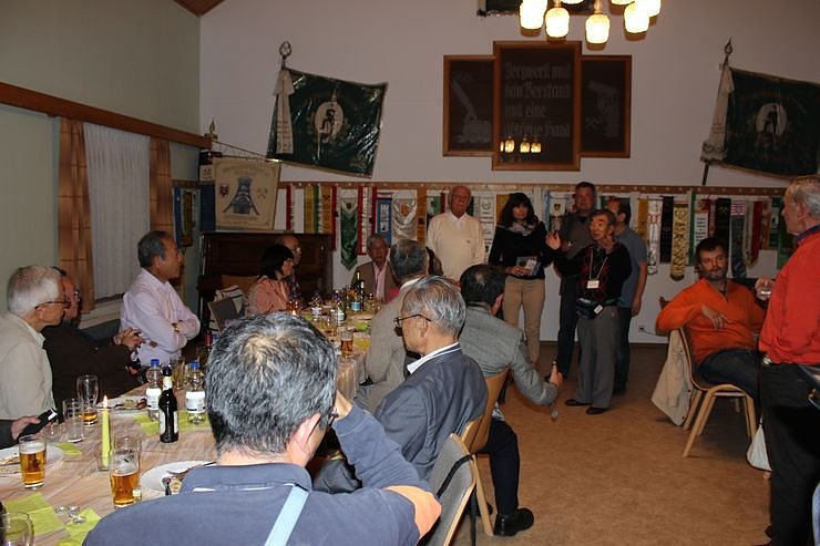 M&auml;nnerchor aus Japan begr&uuml;&szlig;t