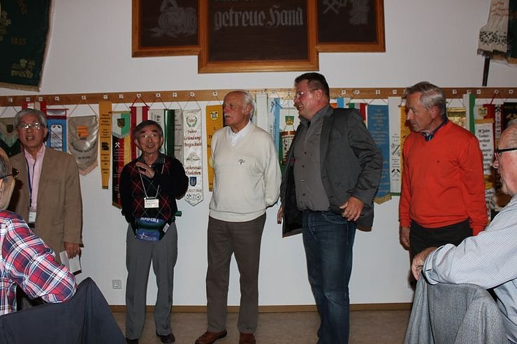 M&auml;nnerchor aus Japan begr&uuml;&szlig;t