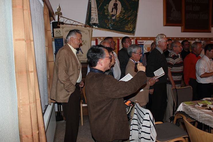 M&auml;nnerchor aus Japan begr&uuml;&szlig;t