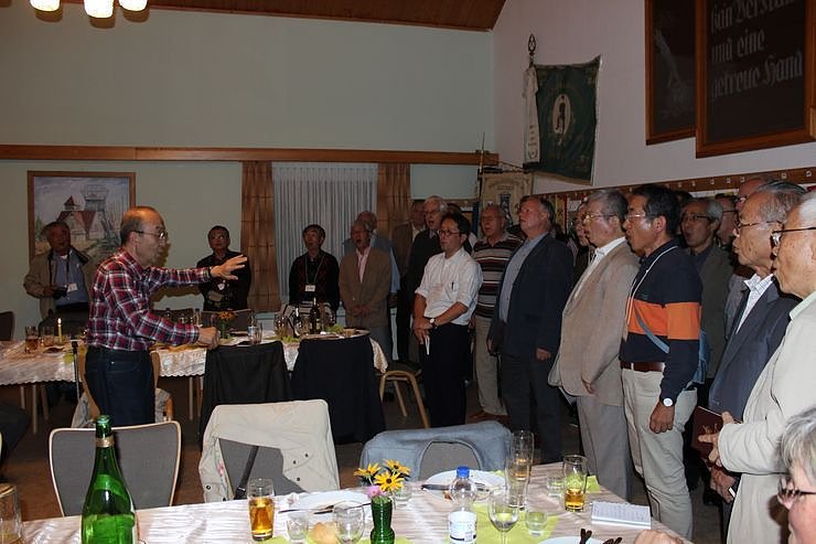 M&auml;nnerchor aus Japan begr&uuml;&szlig;t