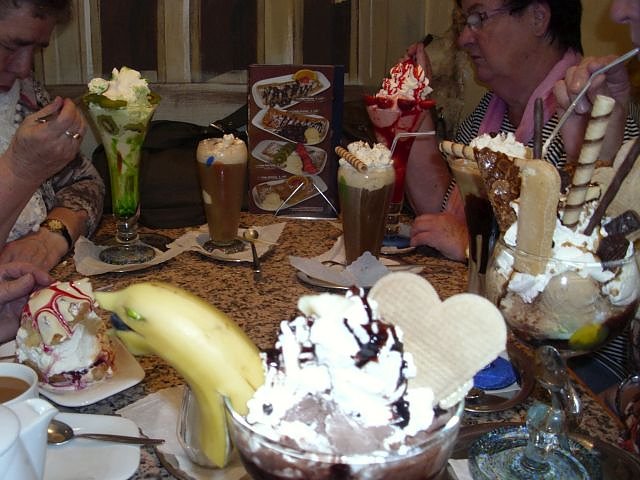 WB 4 auf Shoppingtour mit Fettbemme und Gurke