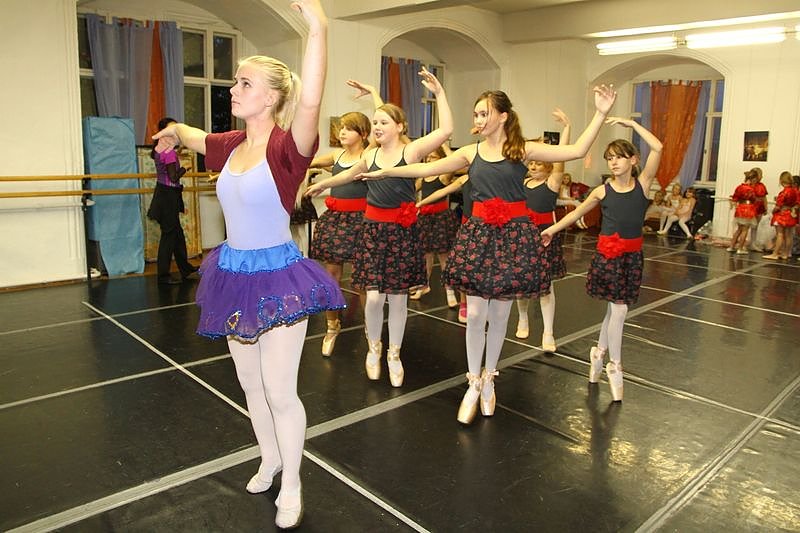 Die Schneek&ouml;nigin - ein getanztes M&auml;rchen.