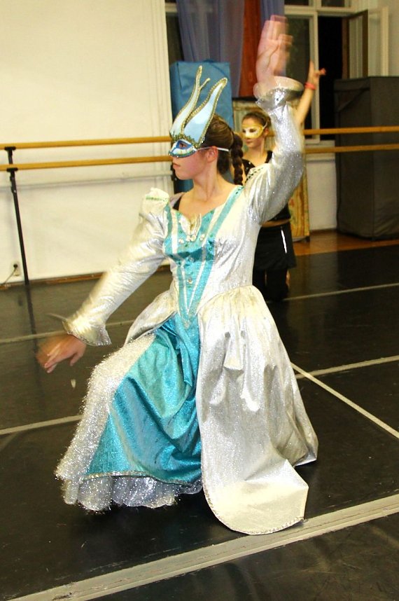 Die Schneek&ouml;nigin - ein getanztes M&auml;rchen.